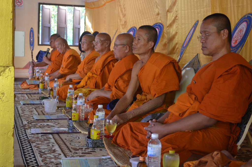 กิจกรรมเข้าวัดฟังธรรมในวันธรรมสวนะ