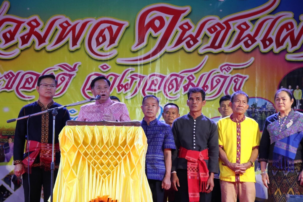 งานรวมพลคนชนเผ่าและของดีอำเภอสมเด็จ