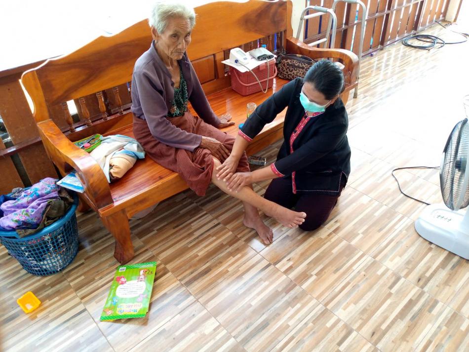 การดำเนินโครงการอาสาสมัครบริบาลท้องถิ่น เพื่อดูแลผู้สูงอายุที่มีภาวะพึ่งพิง ขององค์กรปกครองส่วนท้องถิ่น 